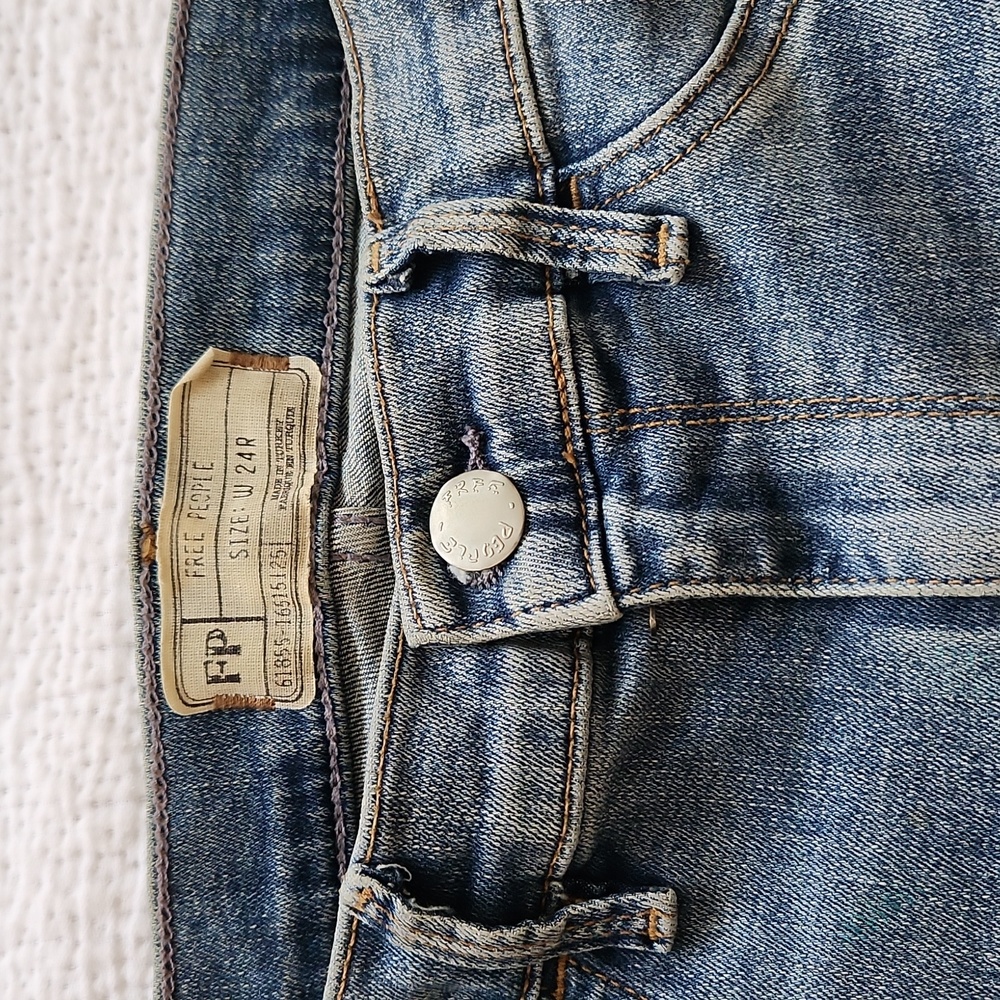 Free People light wash skinny jeans